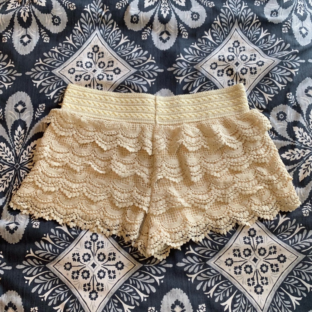 Crochet Ruffled Shorts - Picture 2 of 4
